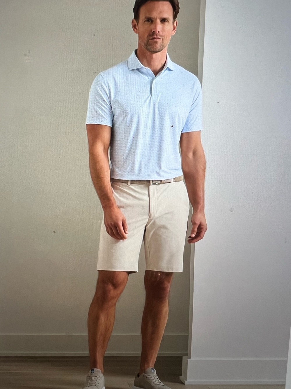 Peter Millar mens performance short 38 
Beige zip back pocket